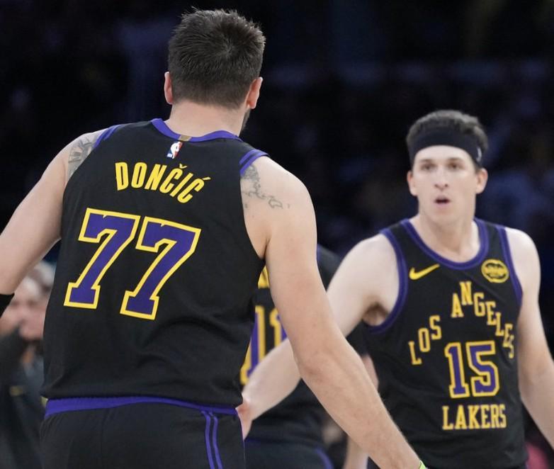 开云体育app-东契奇：跟里夫斯搭档让比赛如此轻松，我们是超棒的二人组