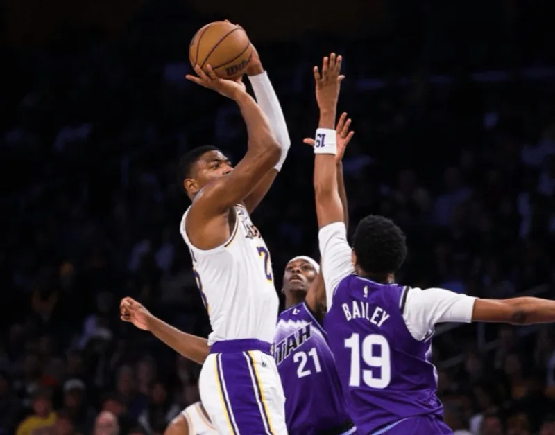 开云电子-八村垒本赛季三分命中率高达44.3%，创湖人队史单赛季新纪录